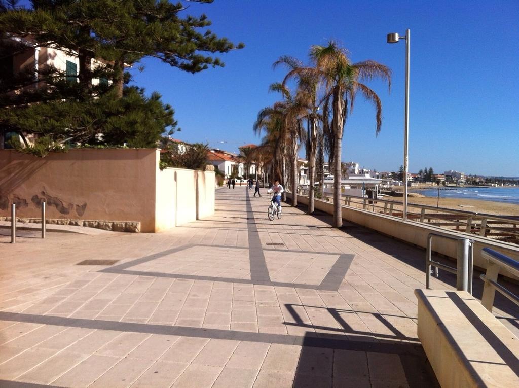 La Terrazza Sul Porto Villa Marina di Ragusa Rum bild